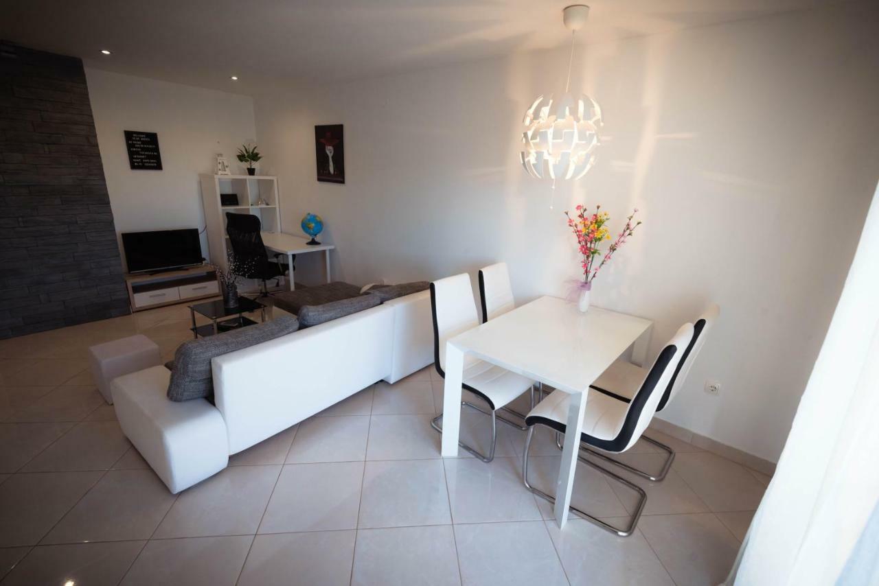 Apartments Nakic Sibenik Bagian luar foto